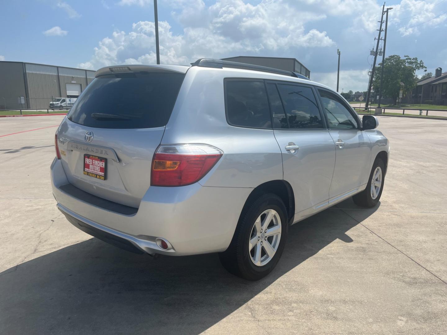 2009 SILVER /gray Toyota Highlander Base 2WD (JTEDA41A192) with an 3.5L V6 DOHC 24V engine, 5-Speed Automatic transmission, located at 14700 Tomball Parkway 249, Houston, TX, 77086, (281) 444-2200, 29.928619, -95.504074 - Photo#6